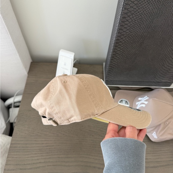 Neutral Nude NYC Yankees Woman’s Hat Cap Beige Tan Ivory White - Picture 3 of 4